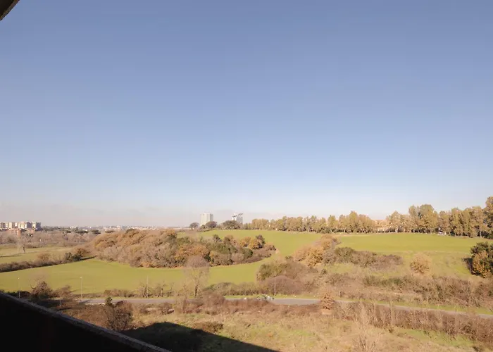 EUR Moravia Attico panoramico con terrazzo, fino a 5 ospiti
